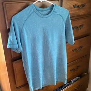 Lululemon metal vent shirt
